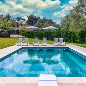 Villa Friday Mood By Diomedes Group